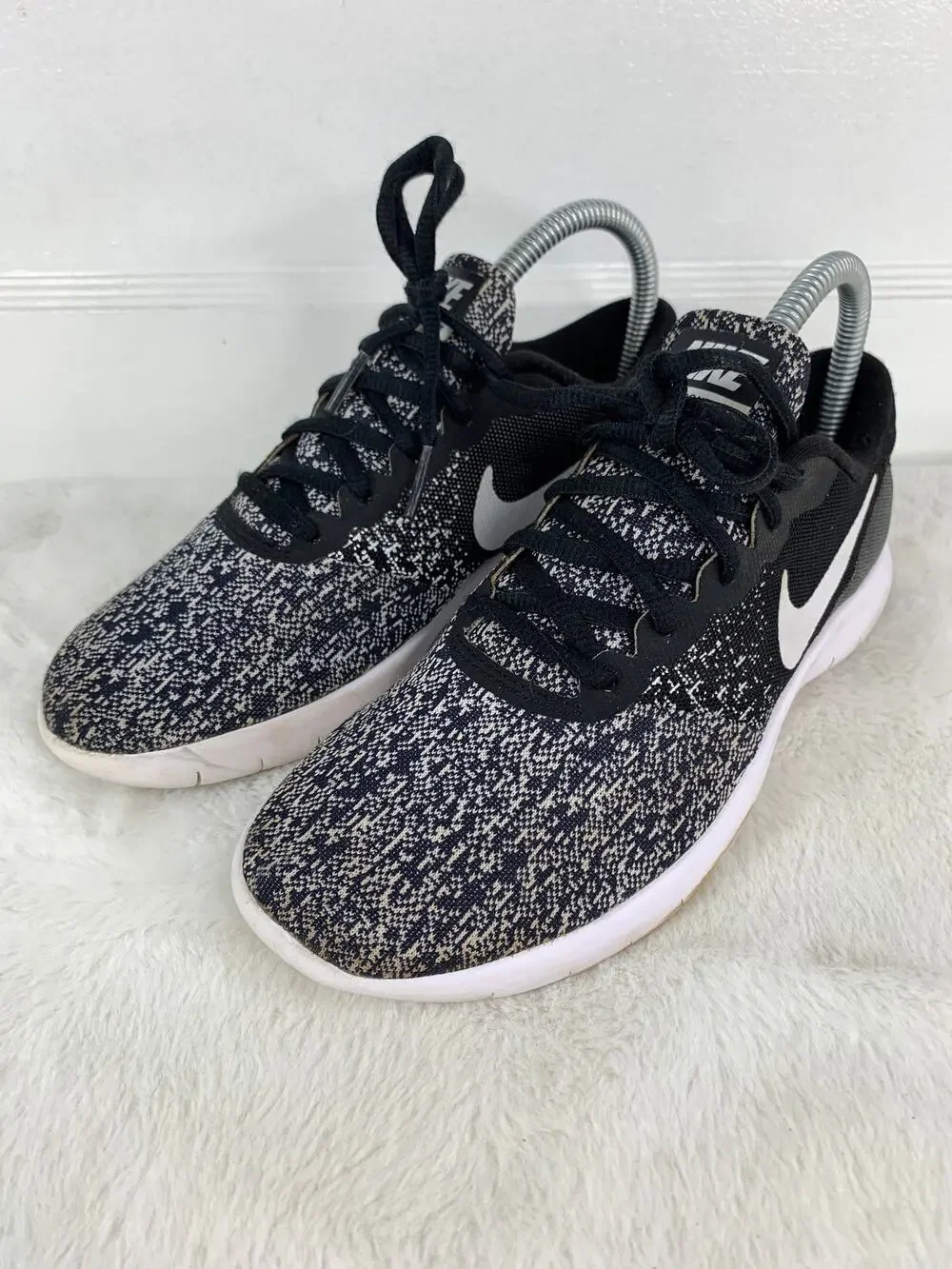 Nike Flex Contact Women’s Size 6.5 Black White Oreo Workout Shoes 908995-002